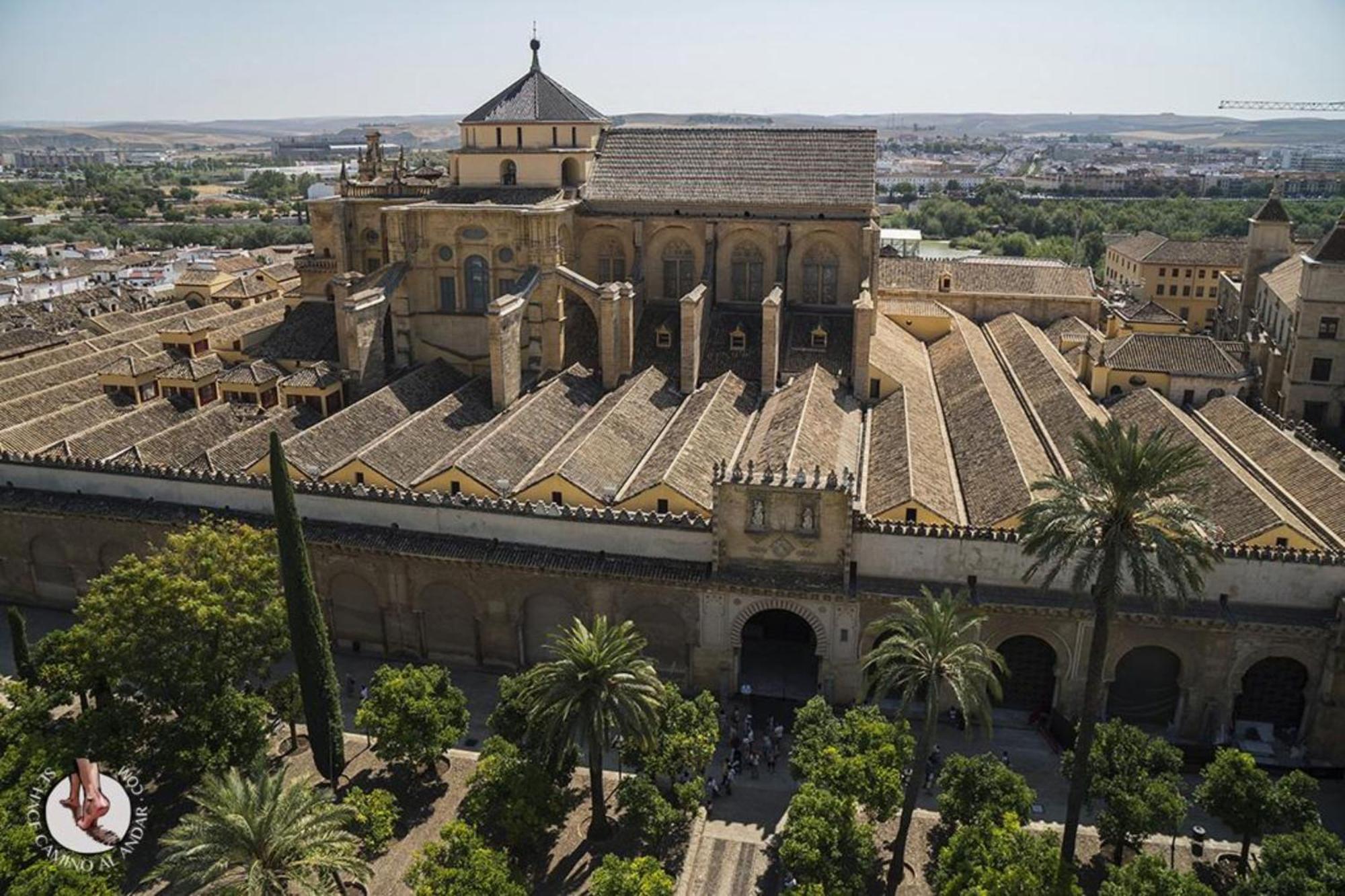 Moderno Junto A Estacion De Tren Córdoba